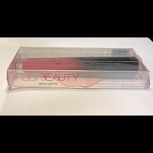 HUDA beauty Demi matte liquid lipstick in color Bonnie.